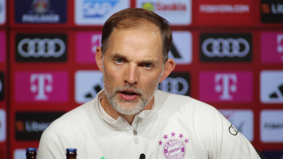 Gegen "Charakterschweine": Tuchel verurteilt beleidigende Plakate der Bayern-Fans