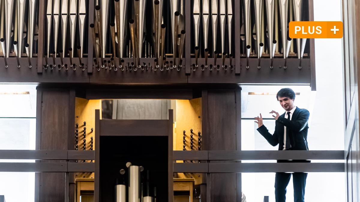 Strahlende Orgel in lichtem Raum