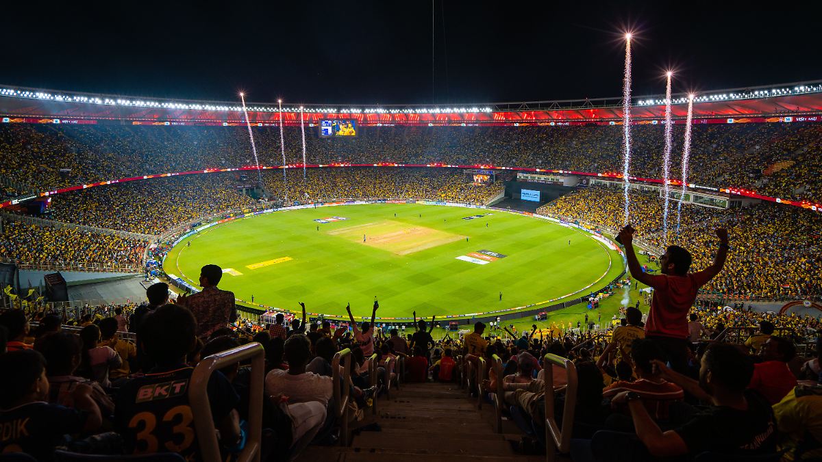 Gigantische Cricket-WM in Indien: Für dieses Spiel schlafen Fans freiwillig im Krankenhaus