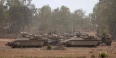 Nach Hamas-Großangriff: Israels Armee greift mit Kampfhubschraubern Ziele im Libanon an