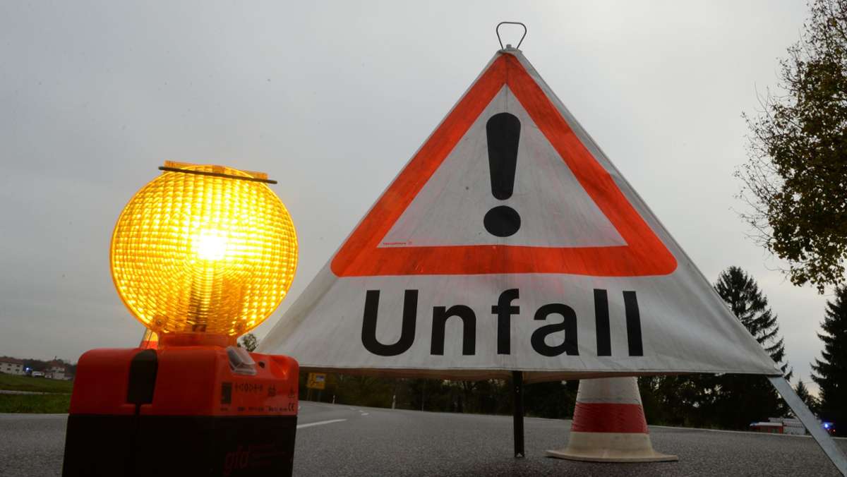 Zwischen Hechingen und Schlatt: Zwei Frauen sterben bei schwerem Unfall auf B 32 - Hechingen & Umgebung